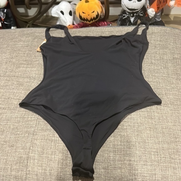 Skims Fits Everybody Square Neck Bodysuit - Picture 6 of 10